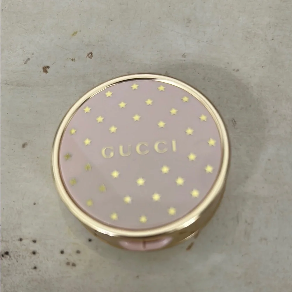Gucci Pink and Gold Compact - Picture 1 of 4